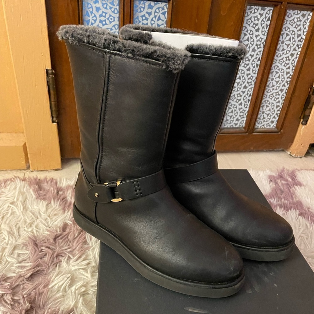 Ugg classic berge black short all leather boots